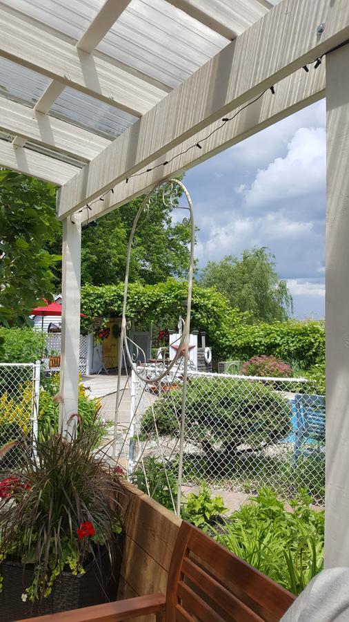 Atelier Galerie Anne Drouin Peinture & Pension Sainte-Julie Exterior foto